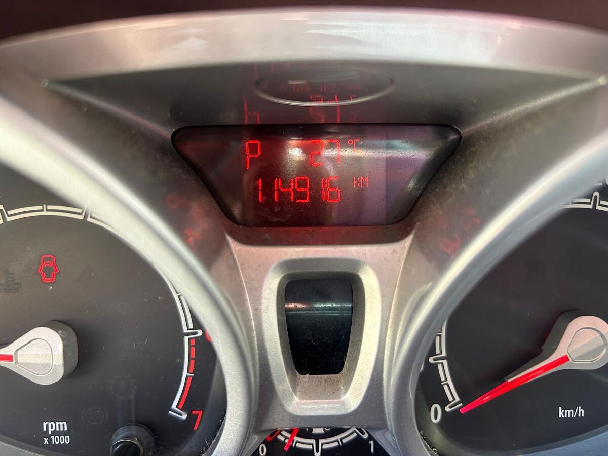 FORD FIESTA TITANIUM AUTO 1.4 SPANISH LHD IN SPAIN 71000 MILES SUPERB 2010